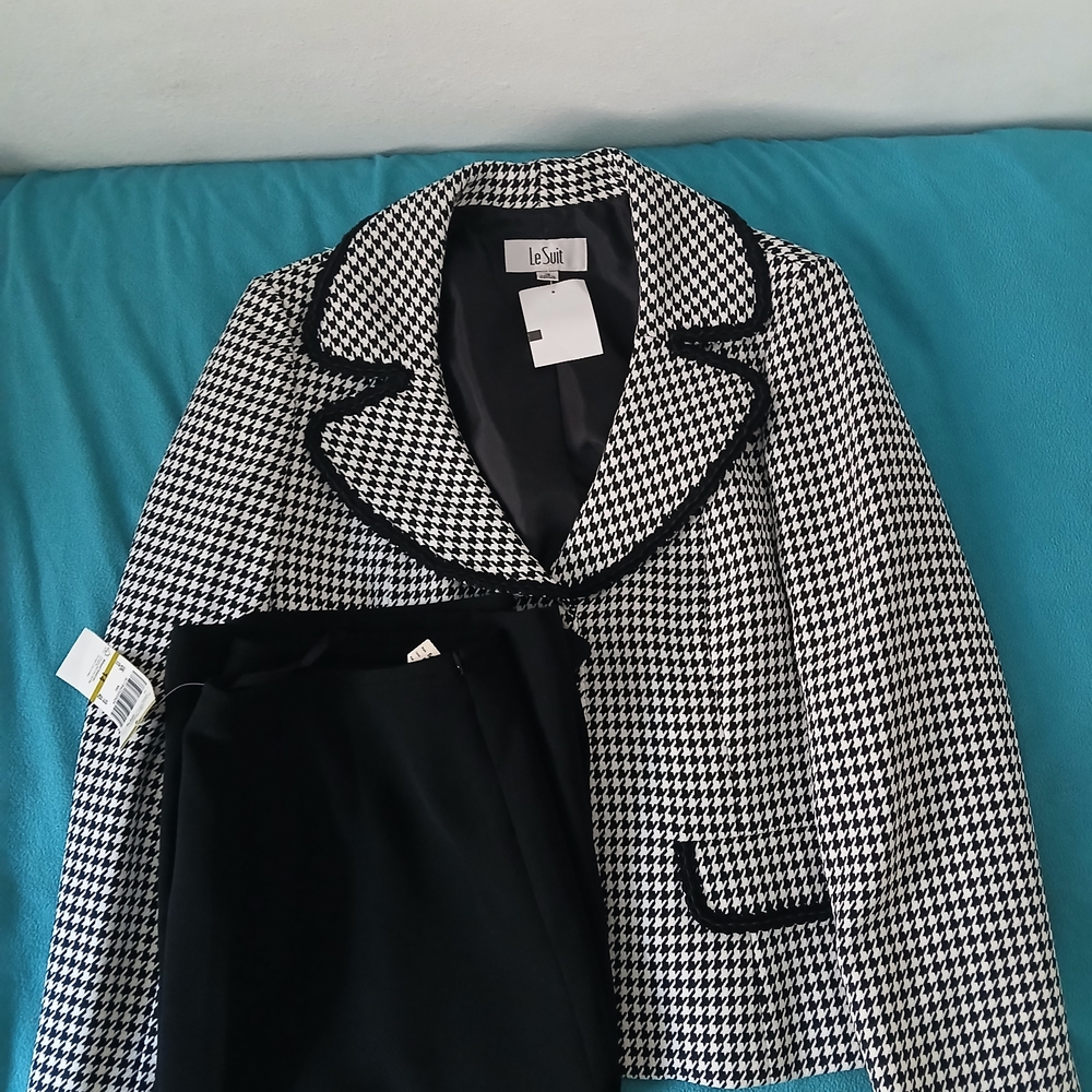 Le Suit Black and White Houndstooth Blazer